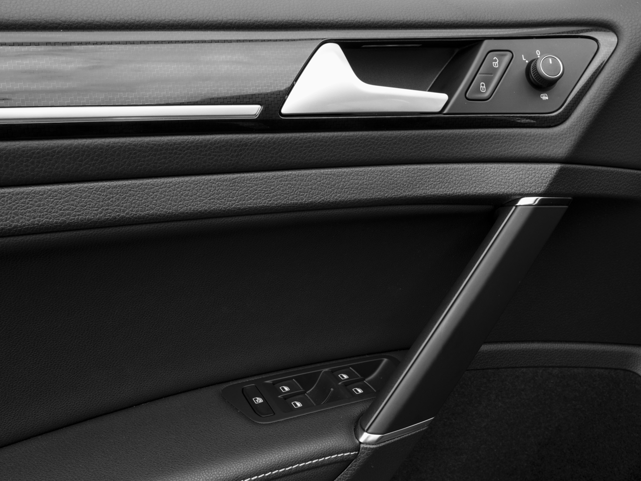 2016 Volkswagen Golf R 4dr HB Man w/DCC/Nav