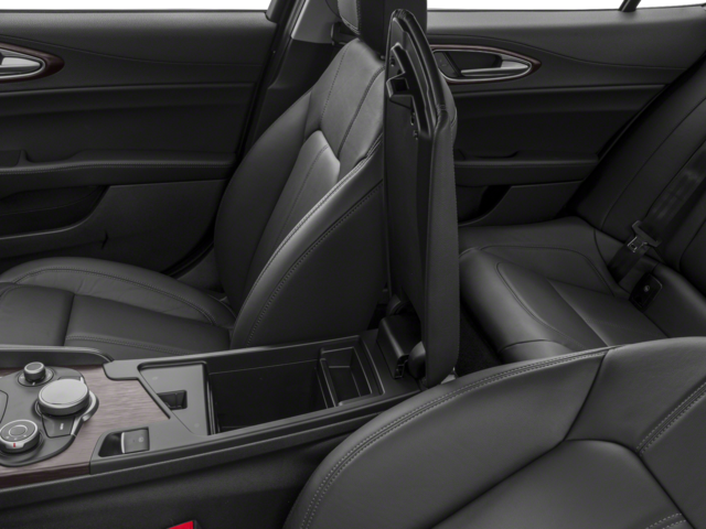 2017 Alfa Romeo Giulia Q4 photo 3