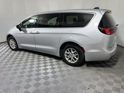 2024 Chrysler Pacifica Touring