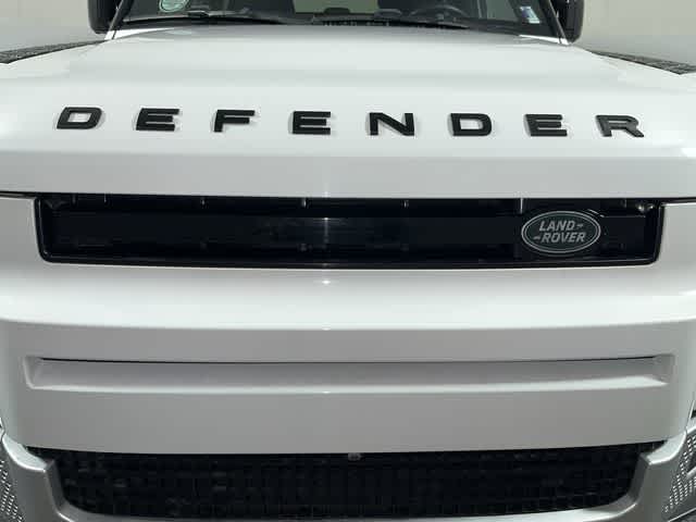 2023 Land Rover Defender SE