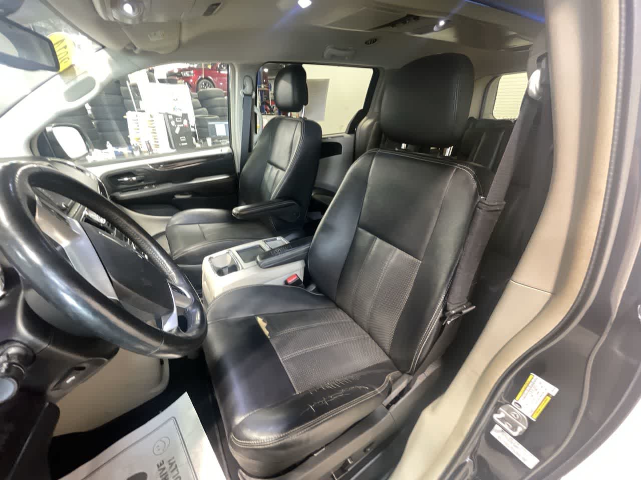2014 Chrysler Town & Country Touring-L