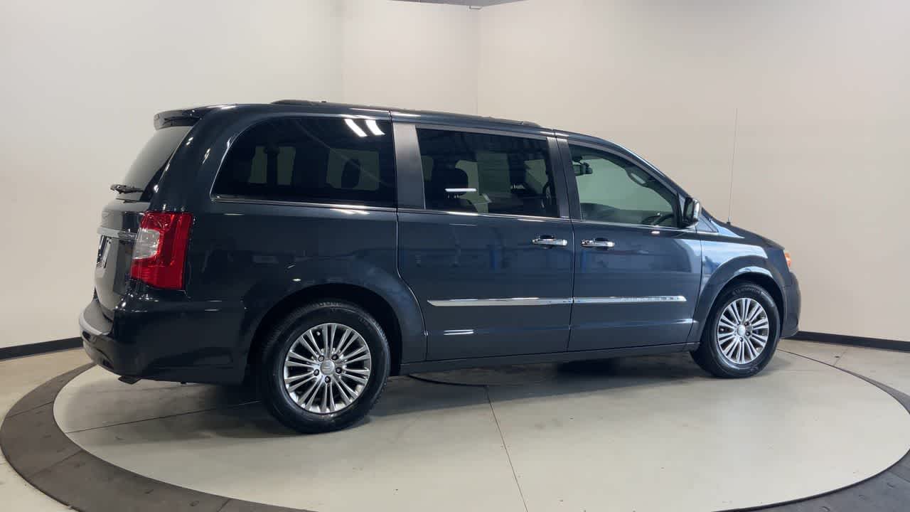 2014 Chrysler Town & Country Touring-L