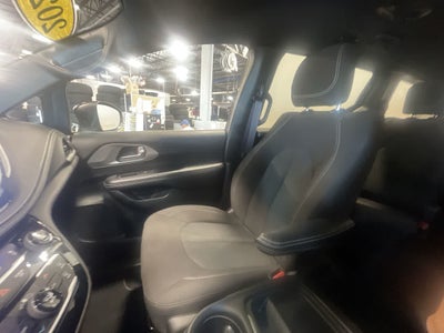 2023 Chrysler Pacifica Touring