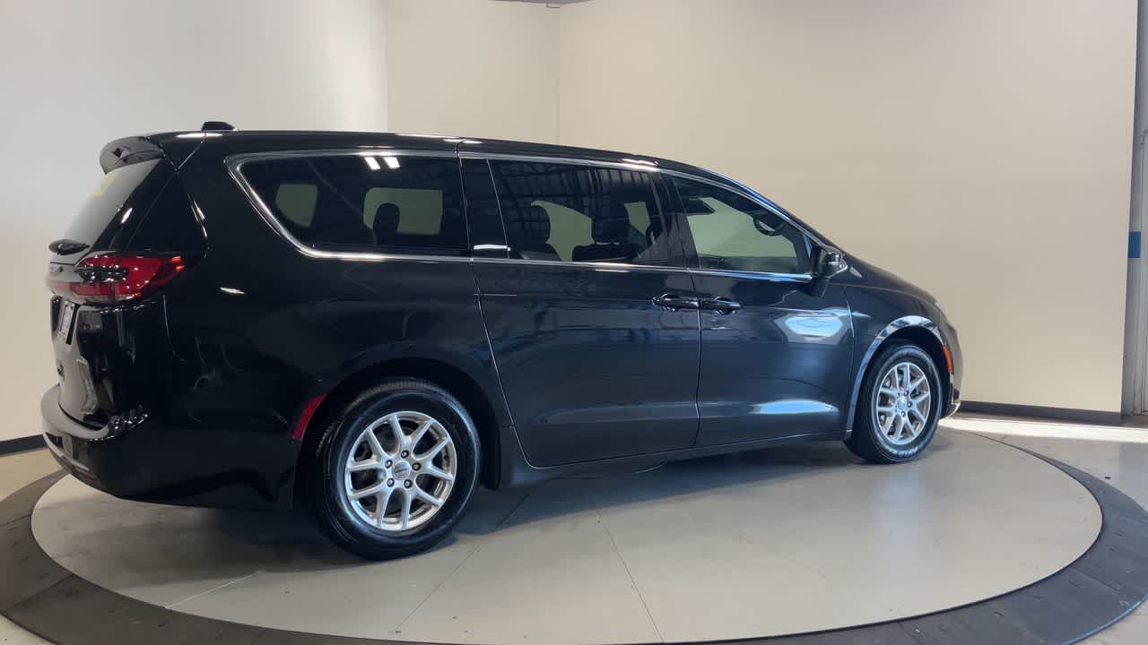 2023 Chrysler Pacifica Touring