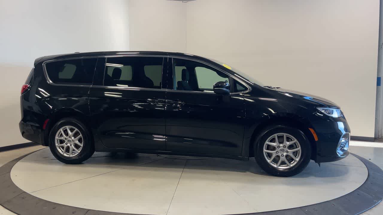 2023 Chrysler Pacifica Touring