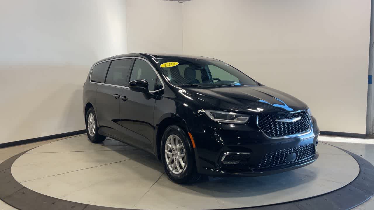 2023 Chrysler Pacifica Touring