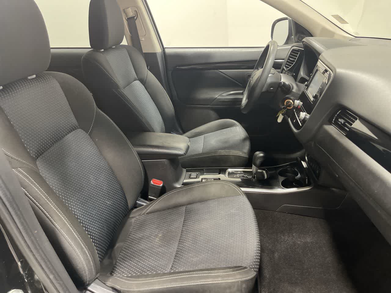 2020 Mitsubishi Outlander ES