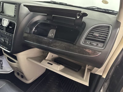 2016 Chrysler Town & Country Touring