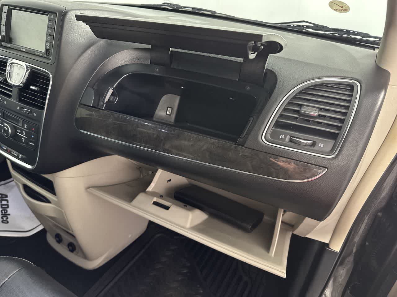 2016 Chrysler Town & Country Touring