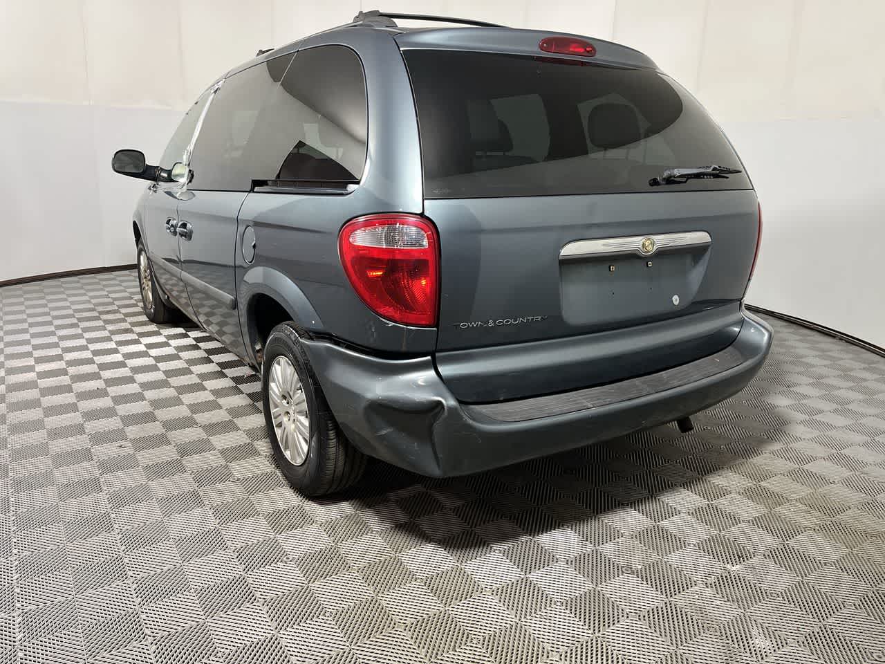 2006 Chrysler Town & Country SWB Base