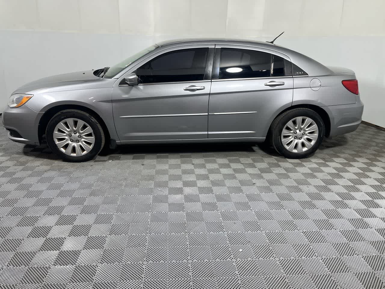 2013 Chrysler 200 Touring