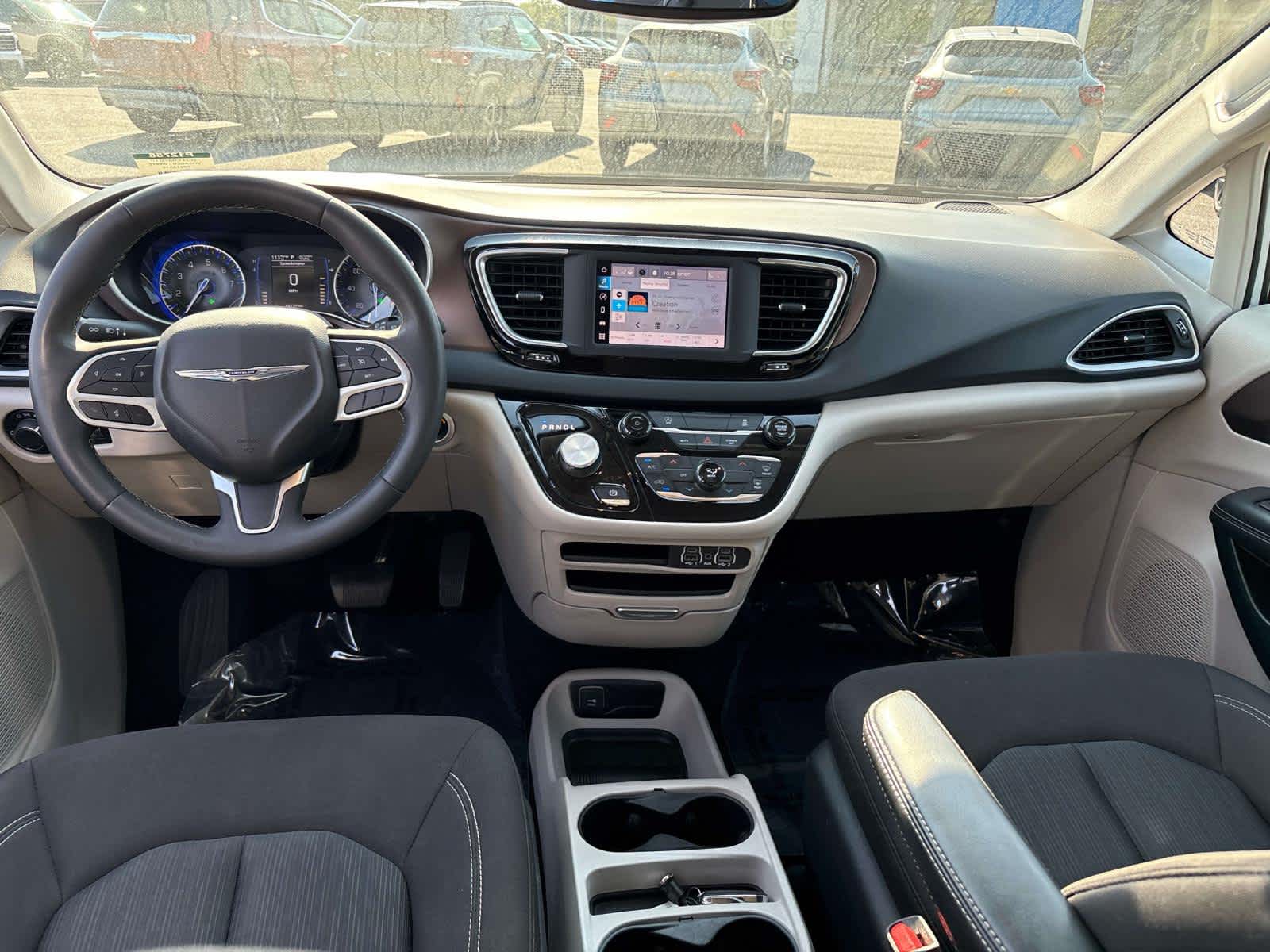 2023 Chrysler Voyager LX