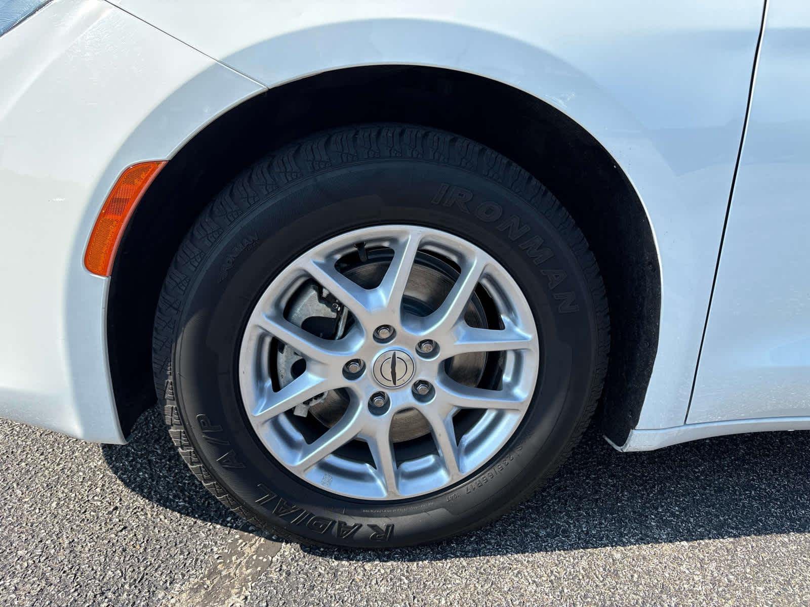 2023 Chrysler Voyager LX