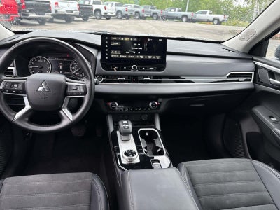 2025 Mitsubishi Outlander SE