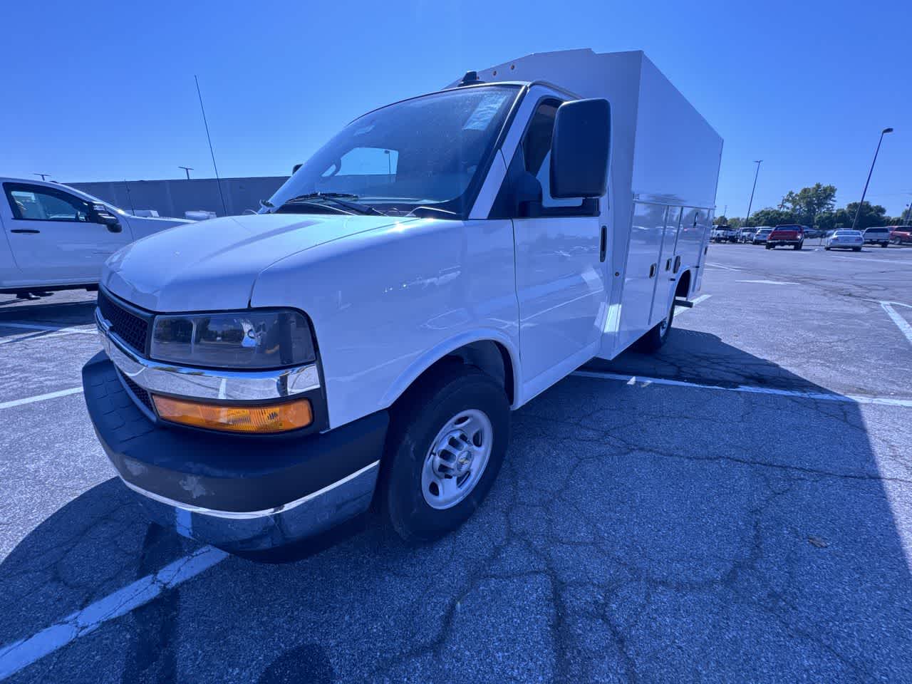 2025 Chevrolet Express Cutaway 3500 1WT