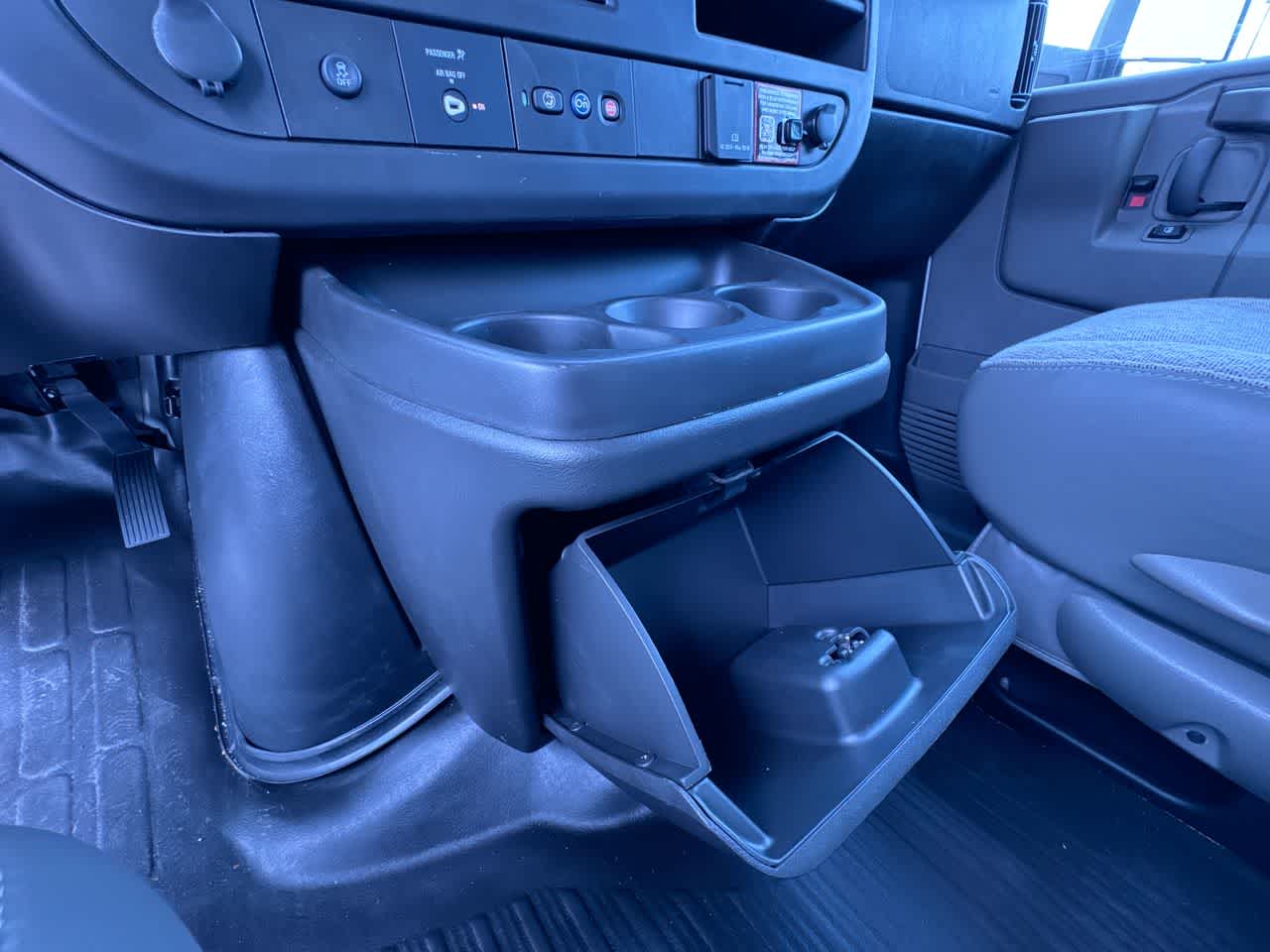 2025 Chevrolet Express Cutaway 3500 1WT