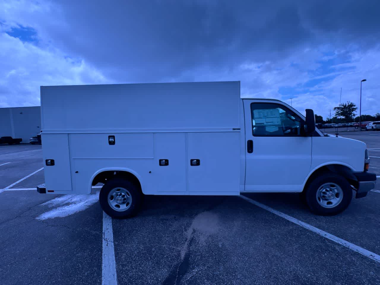2026 Chevrolet Express Cutaway 3500 1WT