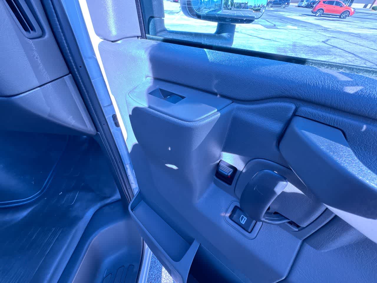 2026 Chevrolet Express Cutaway 3500 1WT
