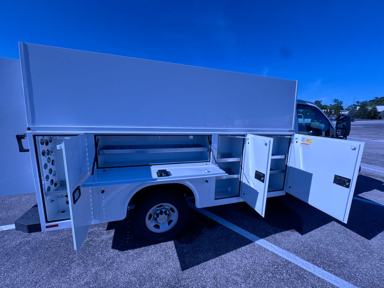 2026 Chevrolet Express Cutaway 3500 1WT