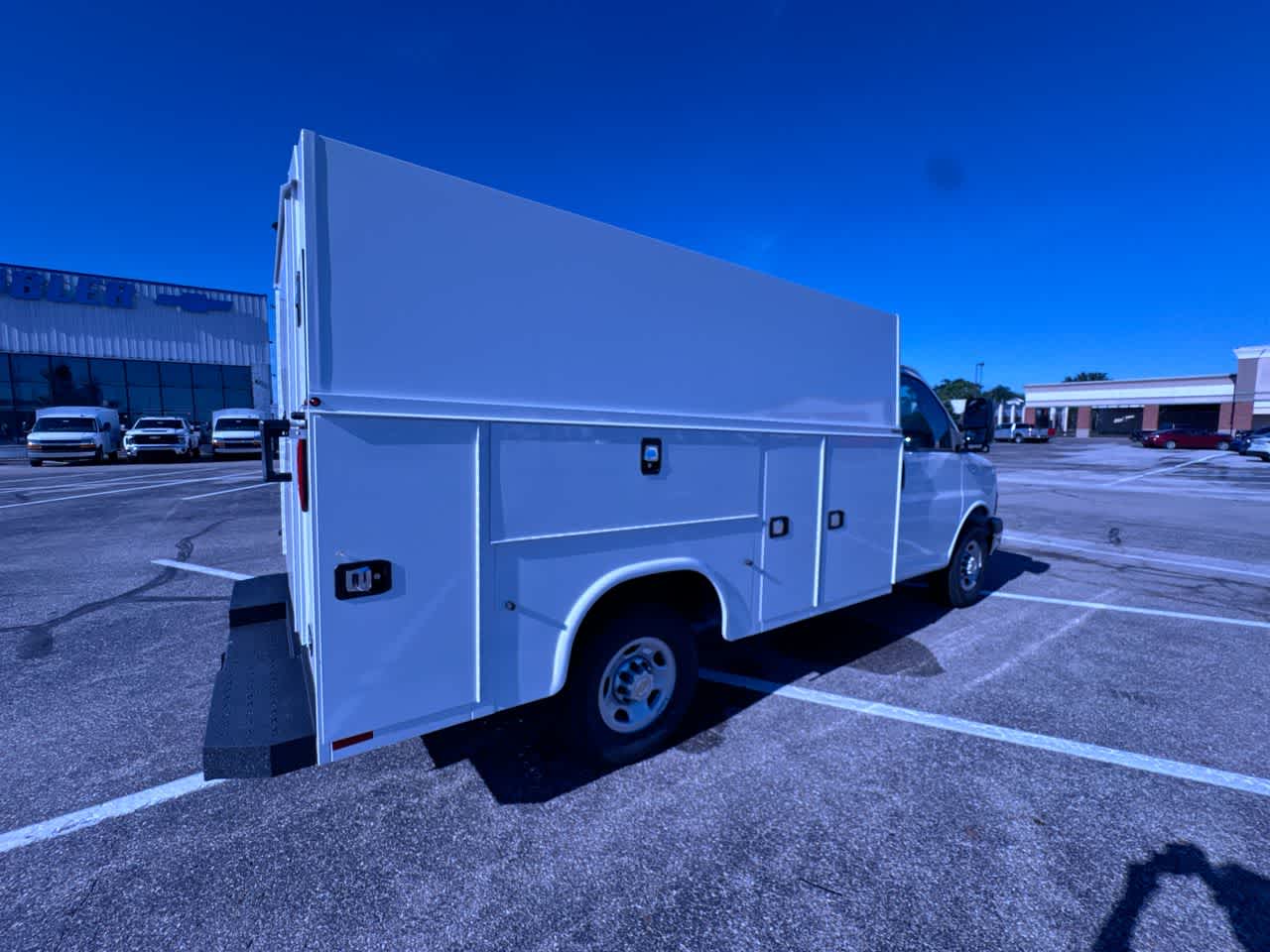 2026 Chevrolet Express Cutaway 3500 1WT