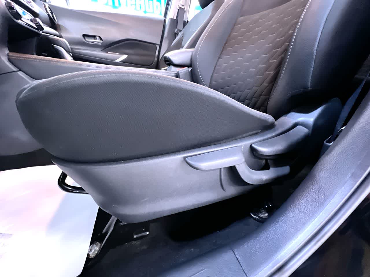 2022 Nissan Kicks SV