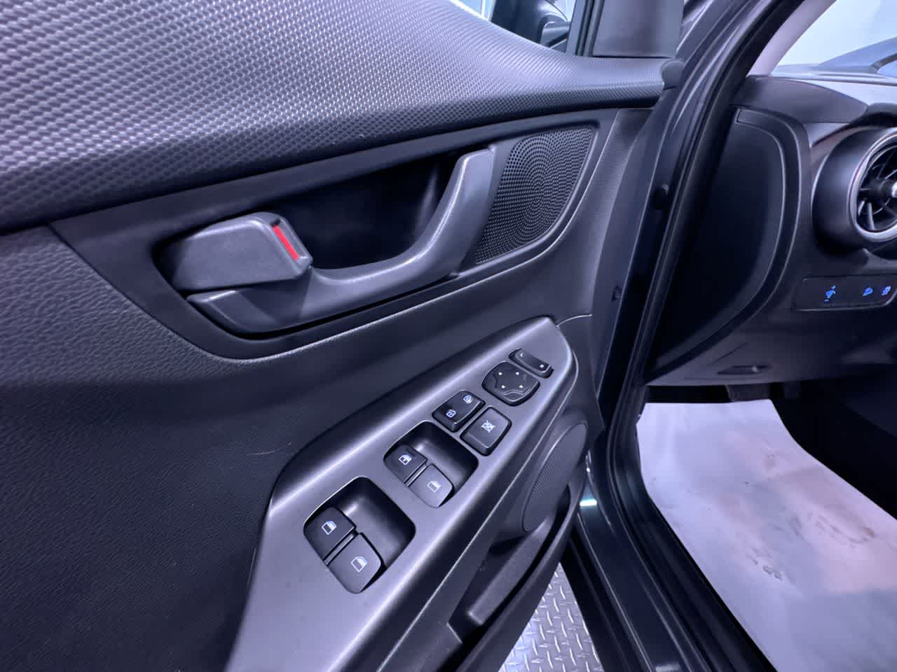 2023 Hyundai Kona SE
