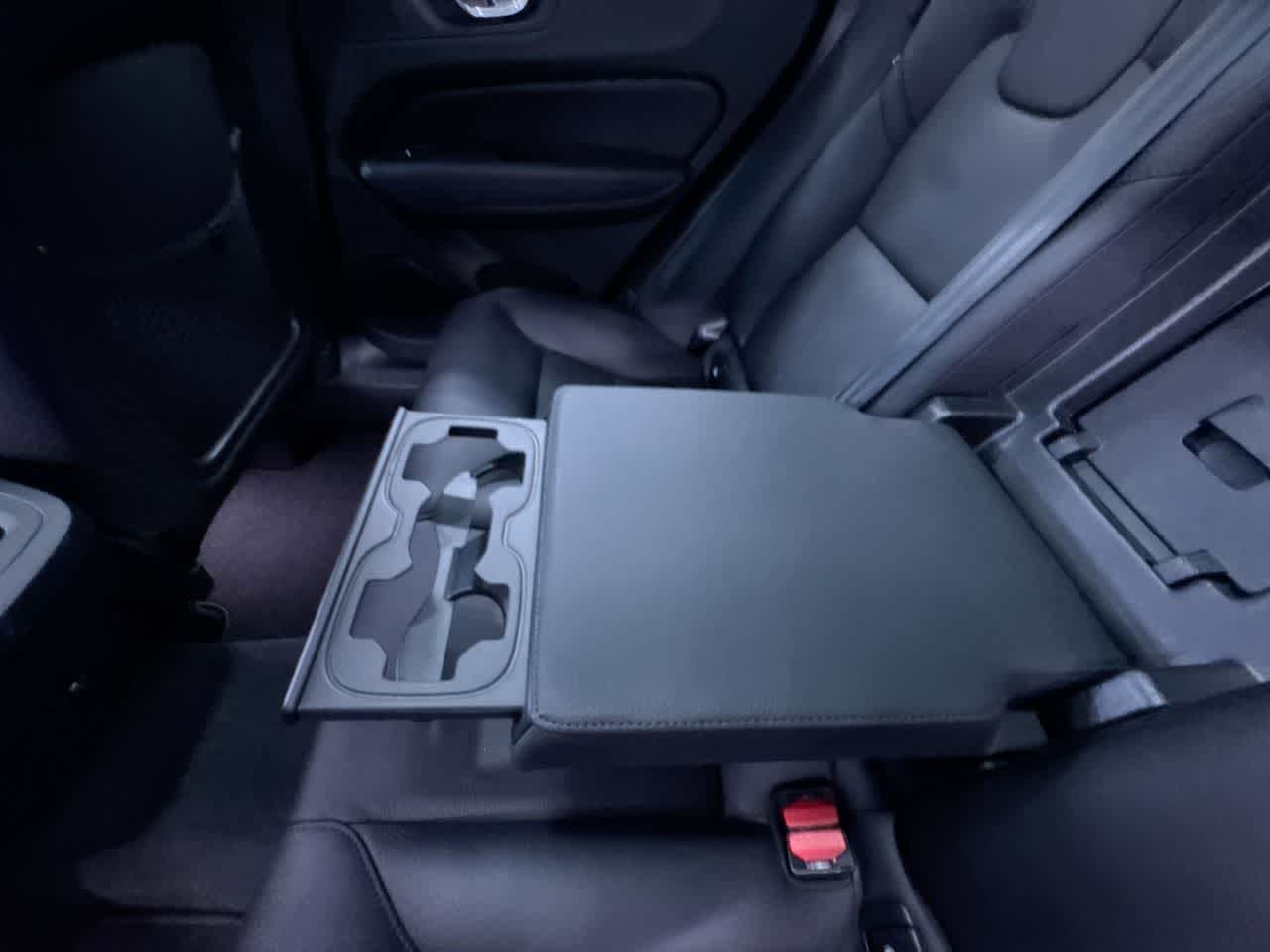 2023 Volvo XC60 Plus Dark Theme