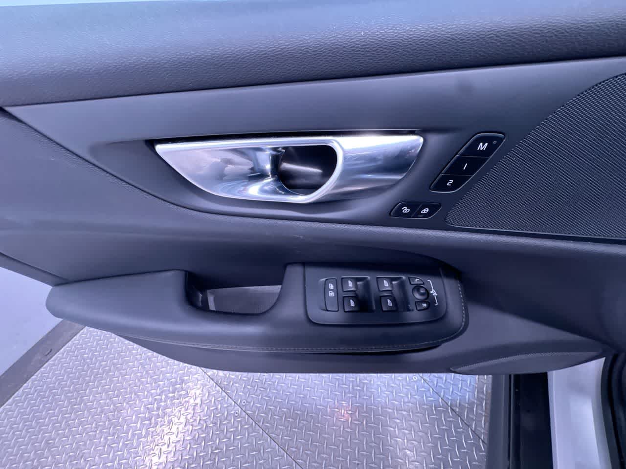 2025 Volvo V60 Cross Country Plus