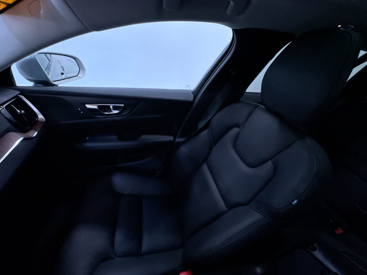 2025 Volvo V60 Cross Country Plus