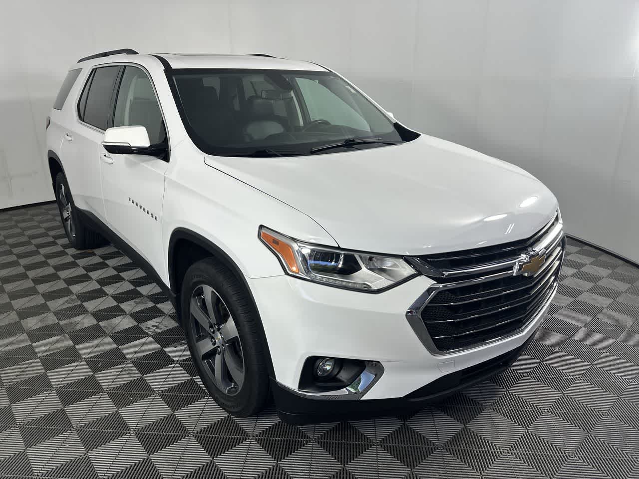 Used 2019 Chevrolet Traverse 3LT with VIN 1GNEVHKW0KJ115760 for sale in Shelbyville, IN