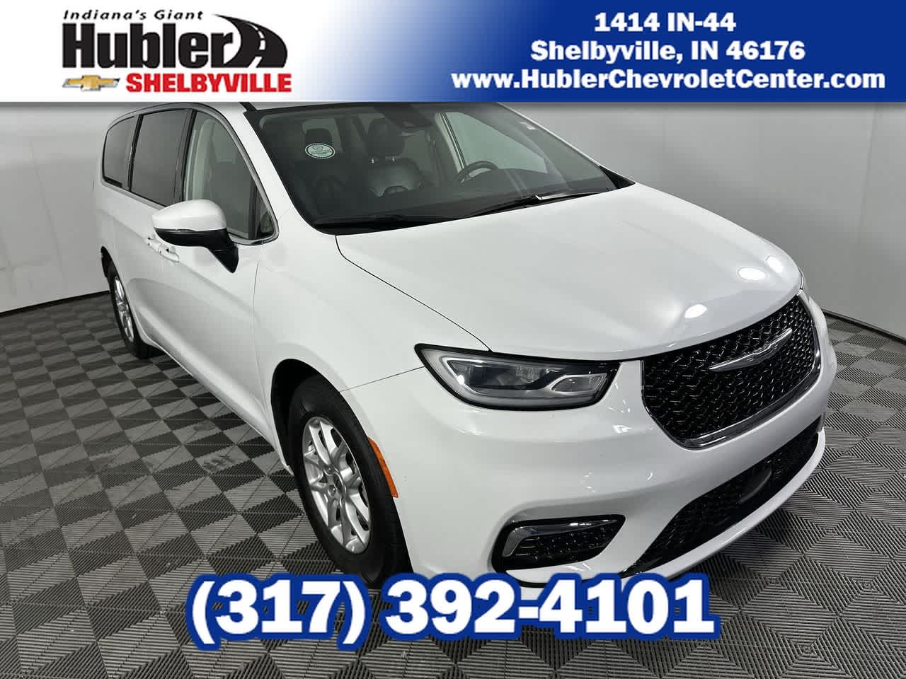 2023 Chrysler Pacifica Touring L's photo