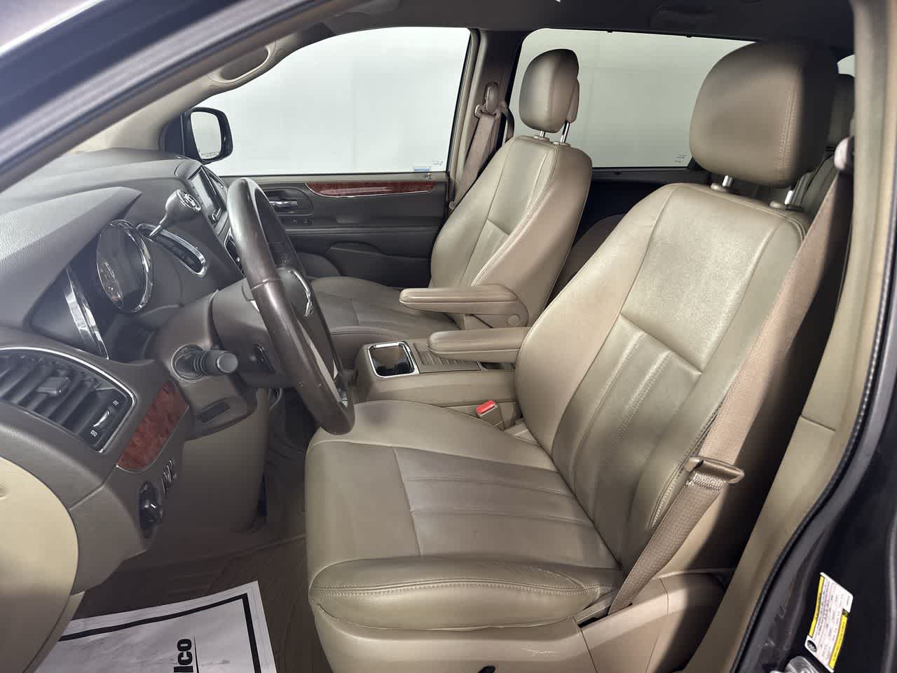 2016 Chrysler Town & Country Touring