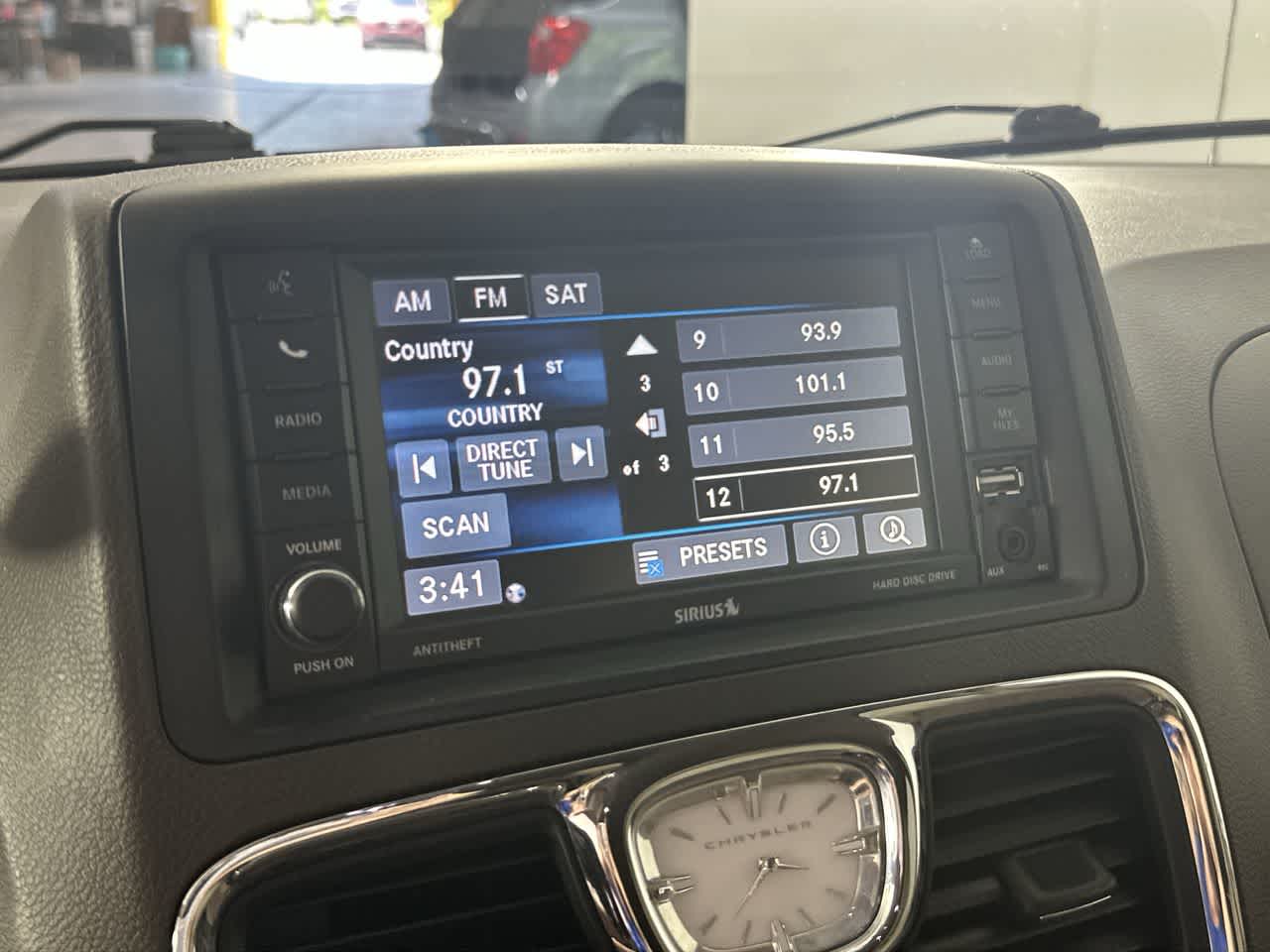 2016 Chrysler Town & Country Touring