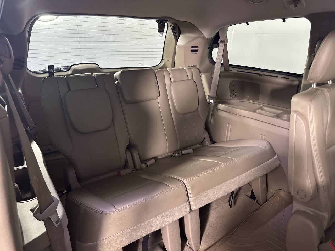2016 Chrysler Town & Country Touring