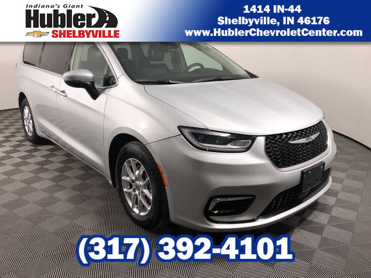 2023 Chrysler Pacifica Touring L's photo