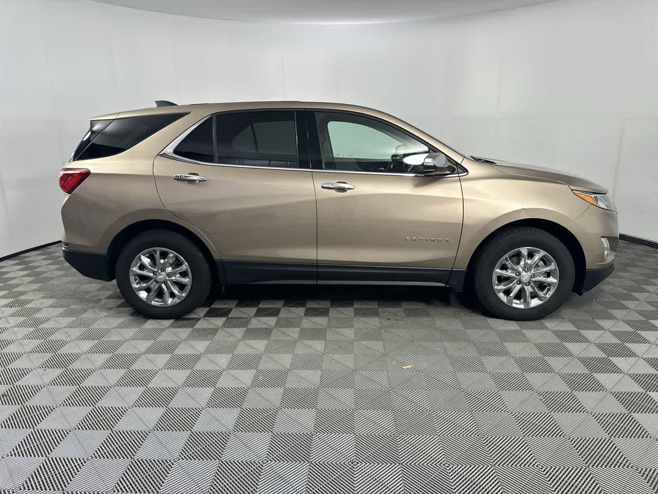 Used 2019 Chevrolet Equinox 2FL with VIN 2GNAXTEV1K6141750 for sale in Shelbyville, IN