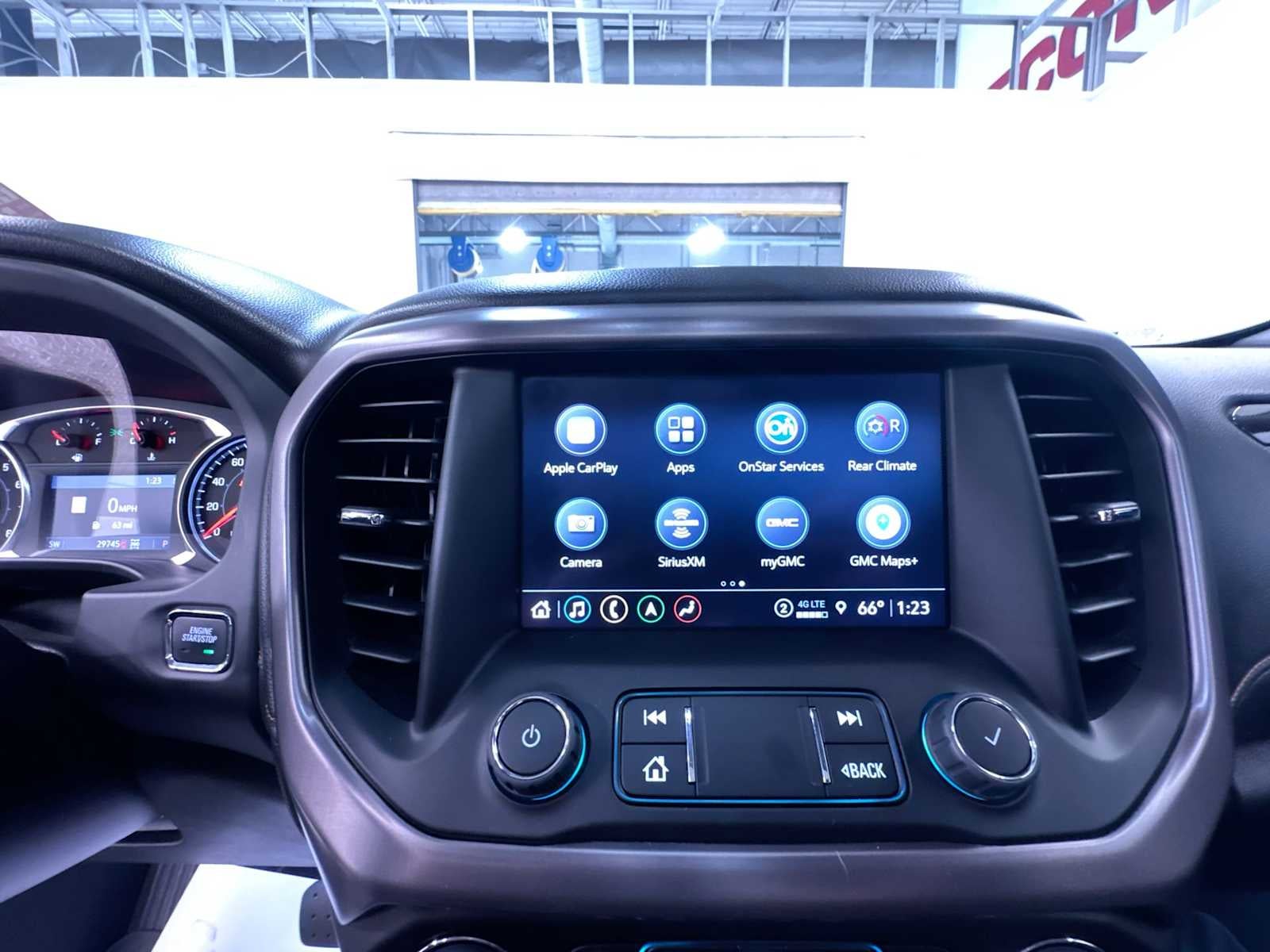 2023 GMC Acadia AT4