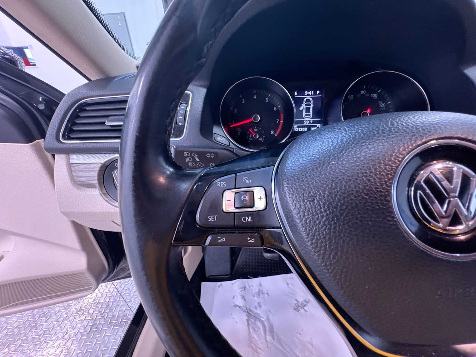 2016 Volkswagen Passat 1.8T SE