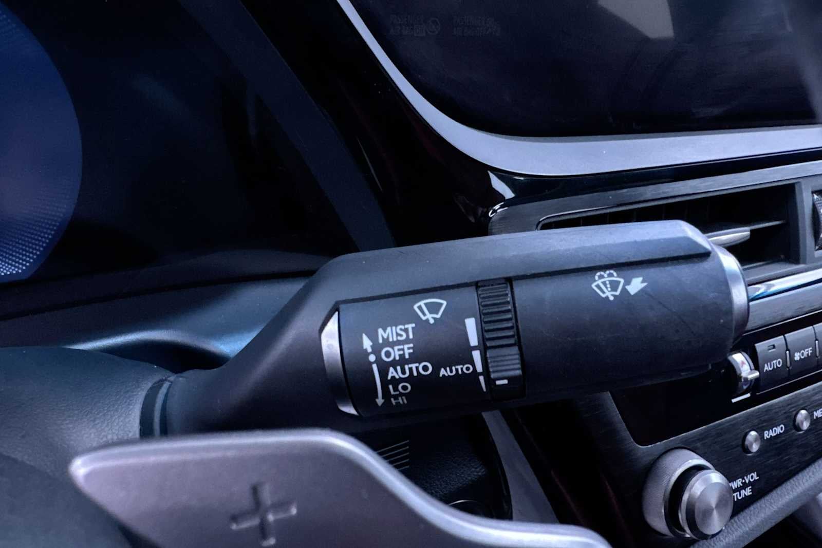 2023 Lexus ES F SPORT Handling