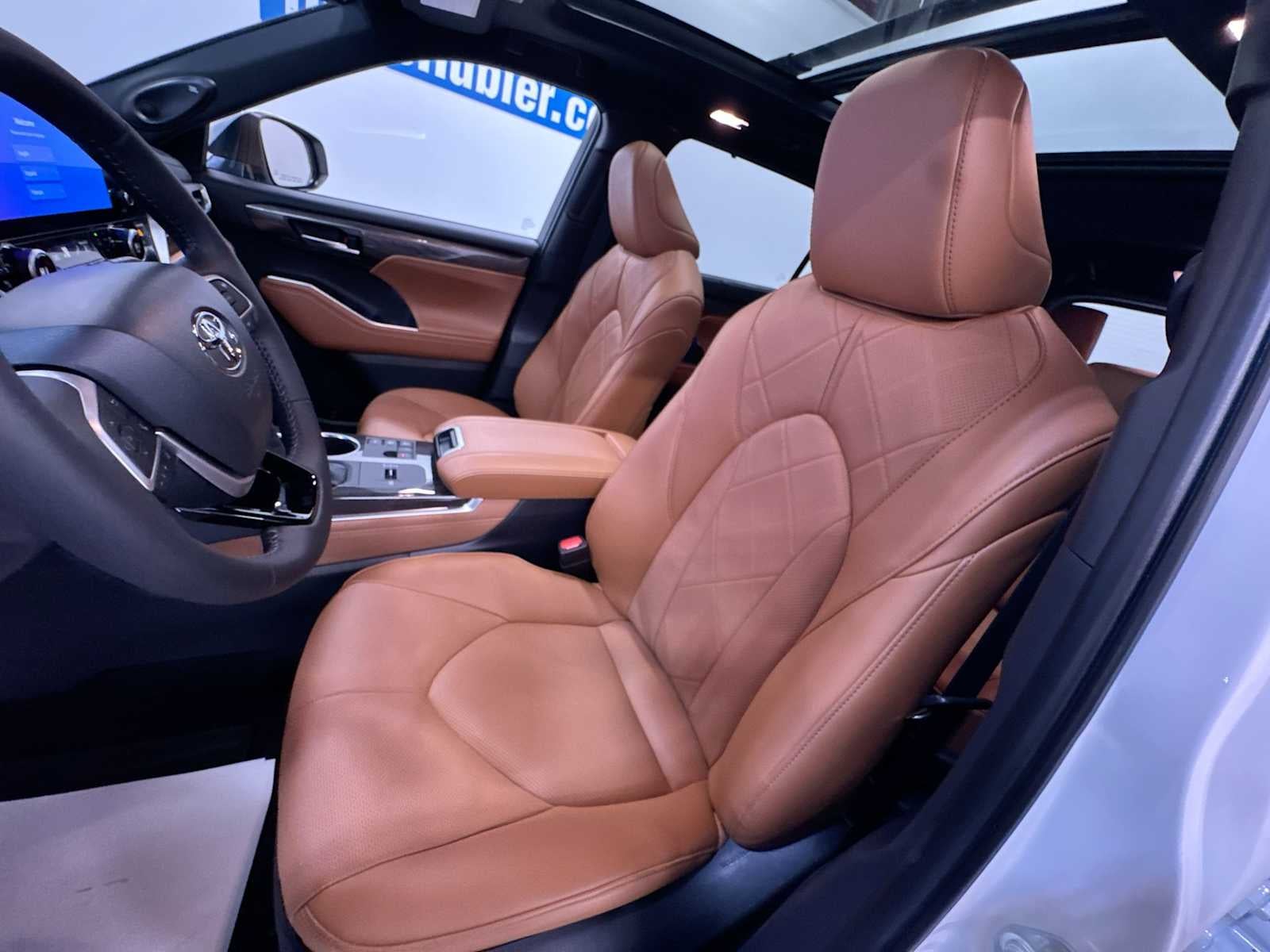 2025 Toyota Highlander Hybrid Platinum