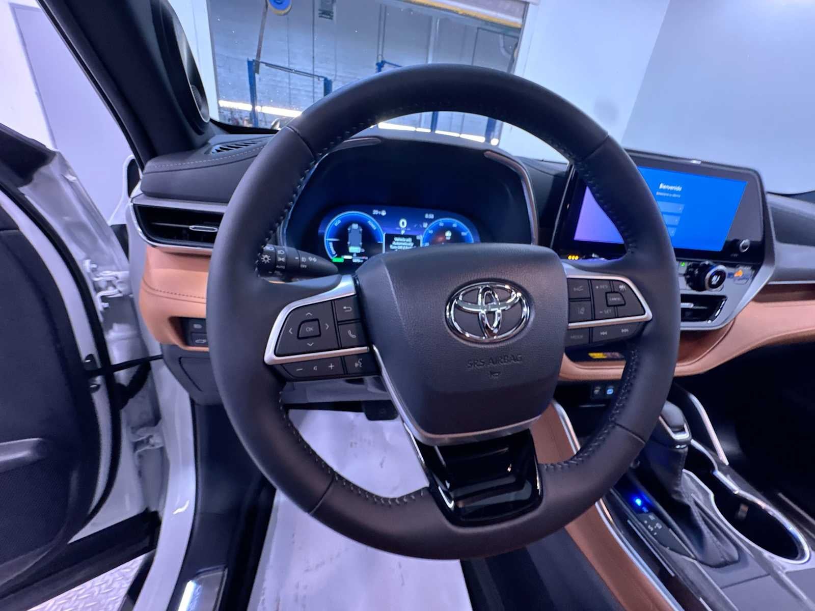 2025 Toyota Highlander Hybrid Platinum