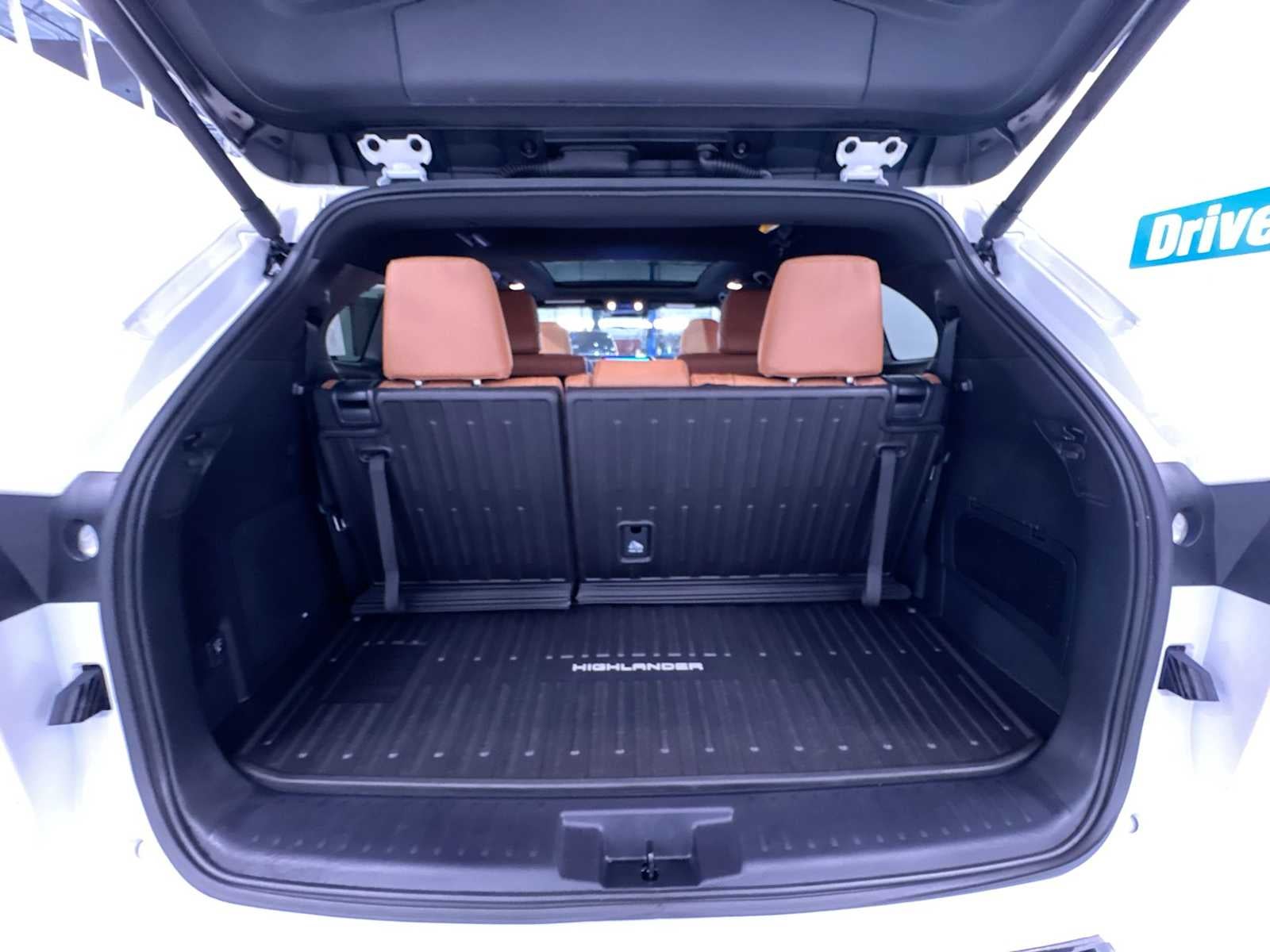 2025 Toyota Highlander Hybrid Platinum