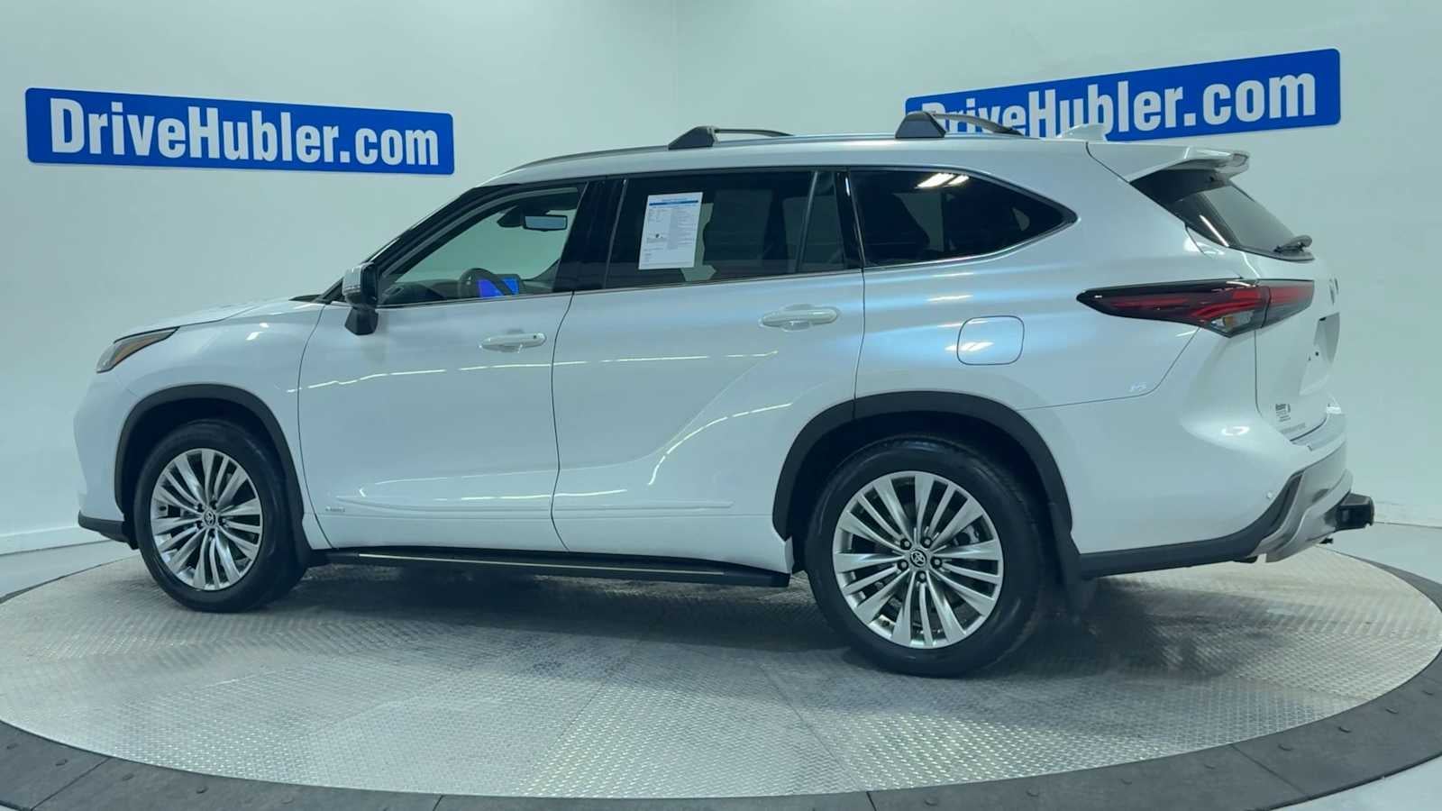 2025 Toyota Highlander Hybrid Platinum