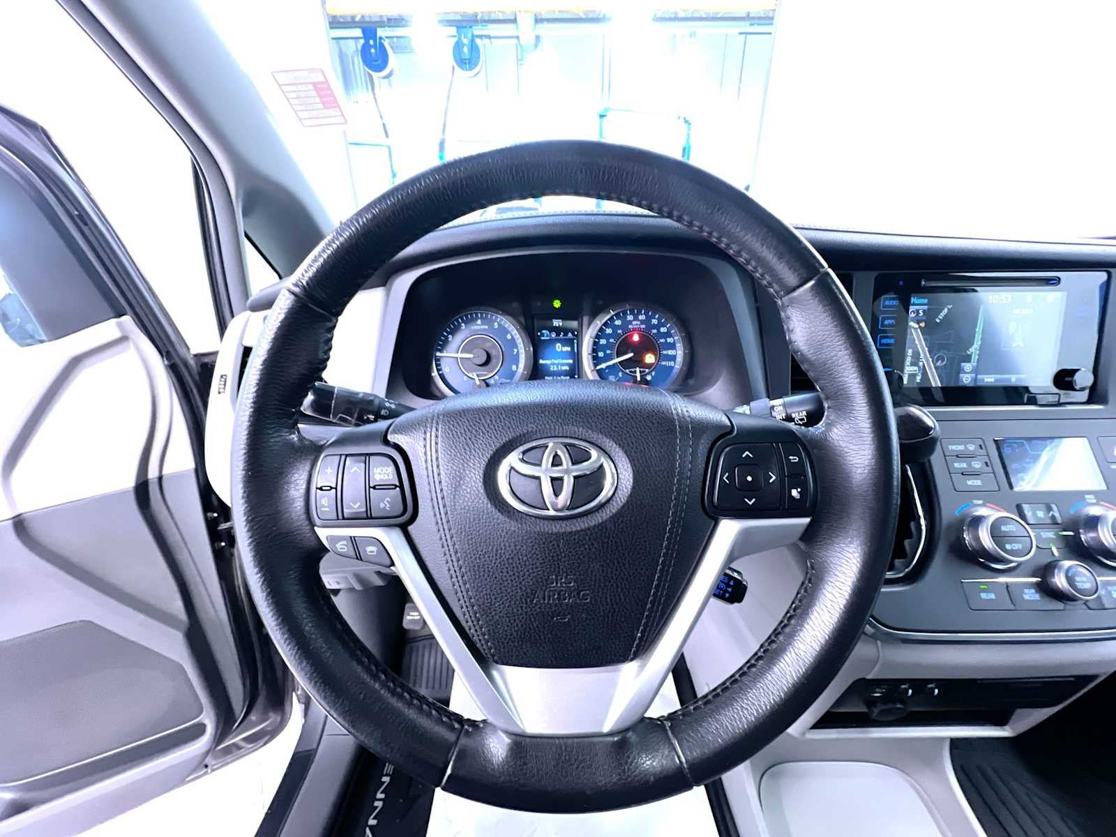 2017 Toyota Sienna XLE