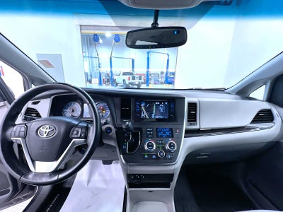 2017 Toyota Sienna XLE