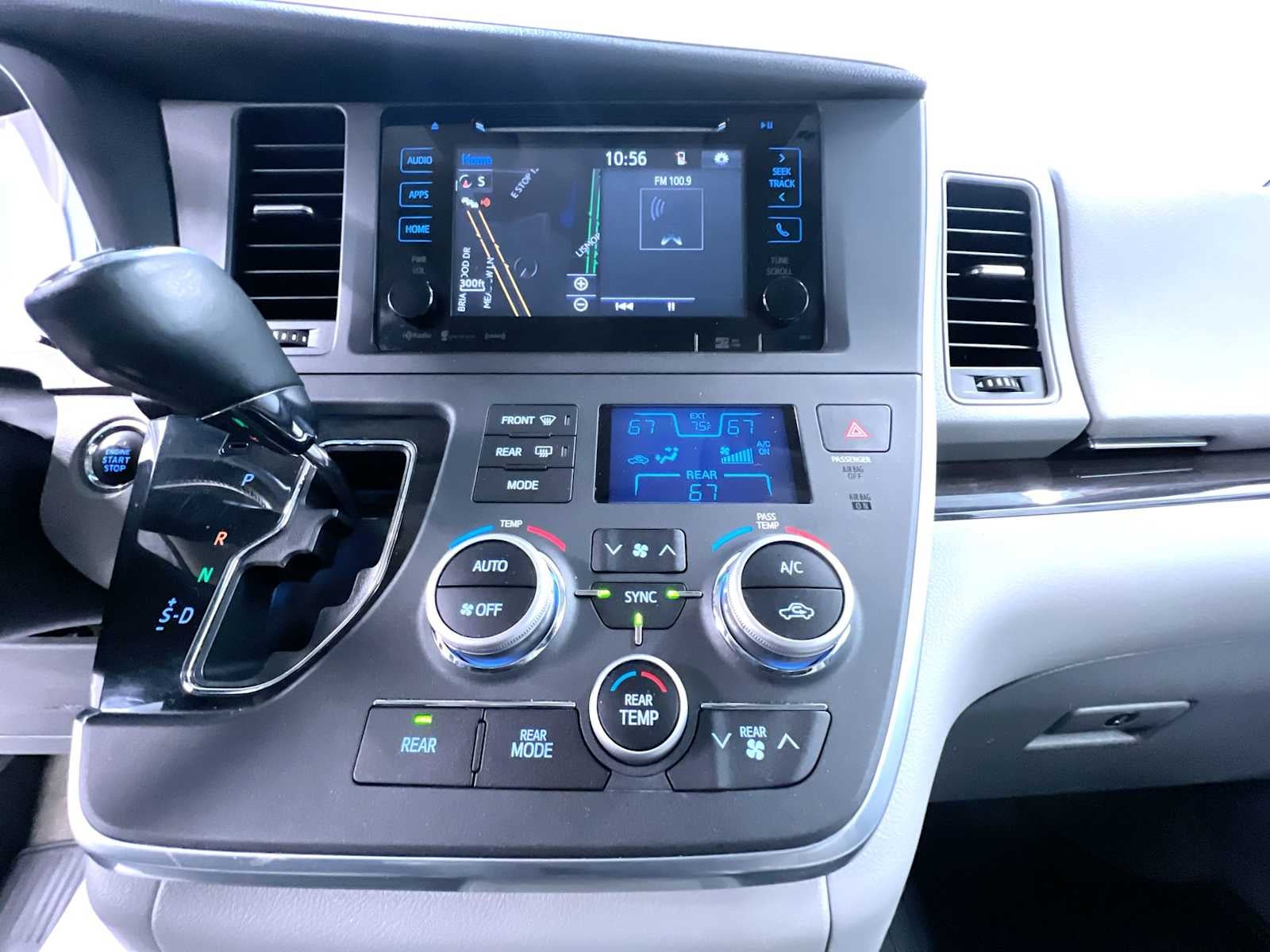 2017 Toyota Sienna XLE