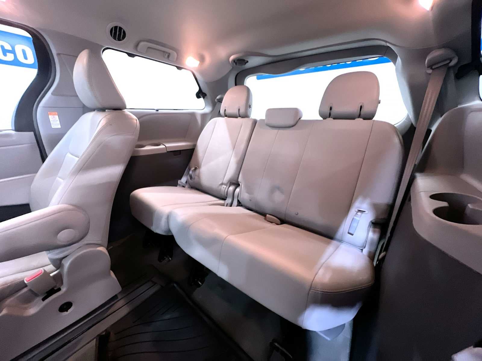 2017 Toyota Sienna XLE