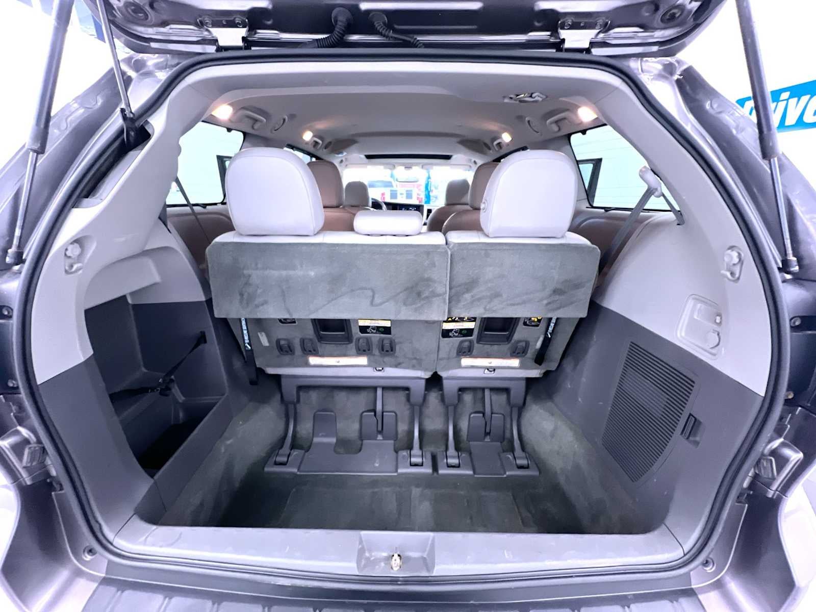 2017 Toyota Sienna XLE
