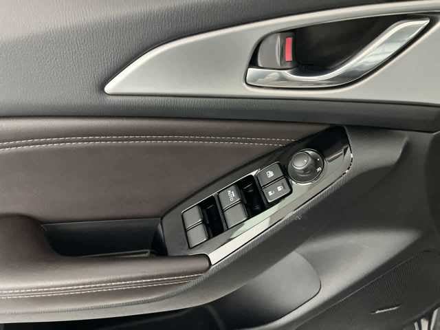 2018 Mazda Mazda3 5-Door Touring