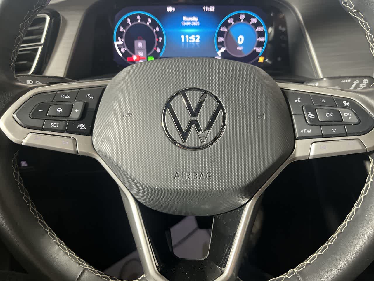 2024 Volkswagen Atlas Cross Sport 2.0T SE w/Technology